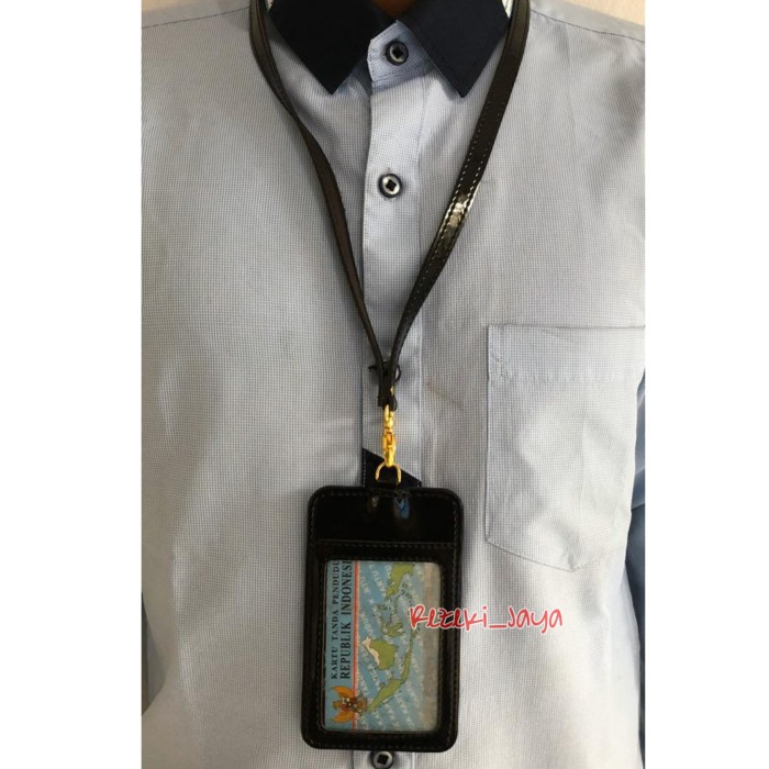 

Buruan Name Tag Id Card Tali Dompet Kartu Tali 4 Slot Card Hitam Glossy Hot Sale