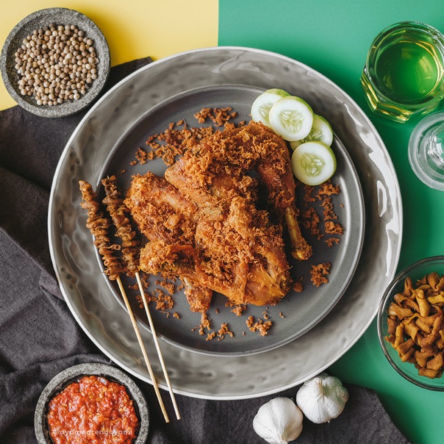 

AYAM GORENG KUNING LENGKUAS AYAMGORENGNYAMI