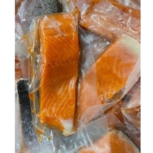 

SALMON FILLET STEAK 180-200 GRAM GRADE SUSHI SASHIMI