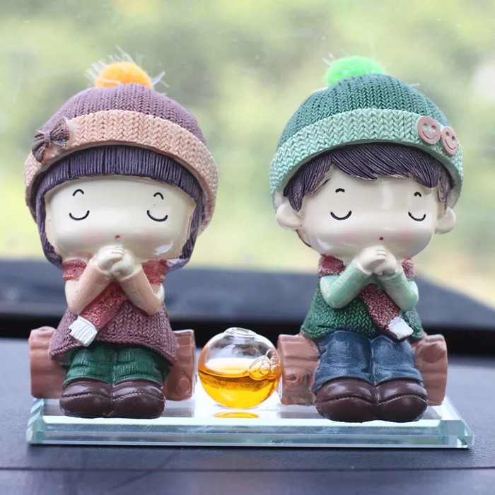 MINIATUR PAJANGAN MOBIL BONEKA 0736