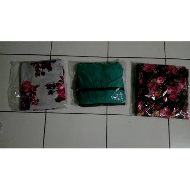 Gamis saja ( motif bunga2 merah hitam )