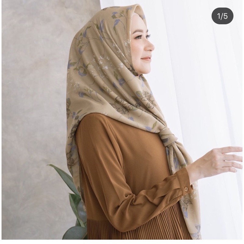 PRELOVED SCARF BY HEAVEN LIGHT