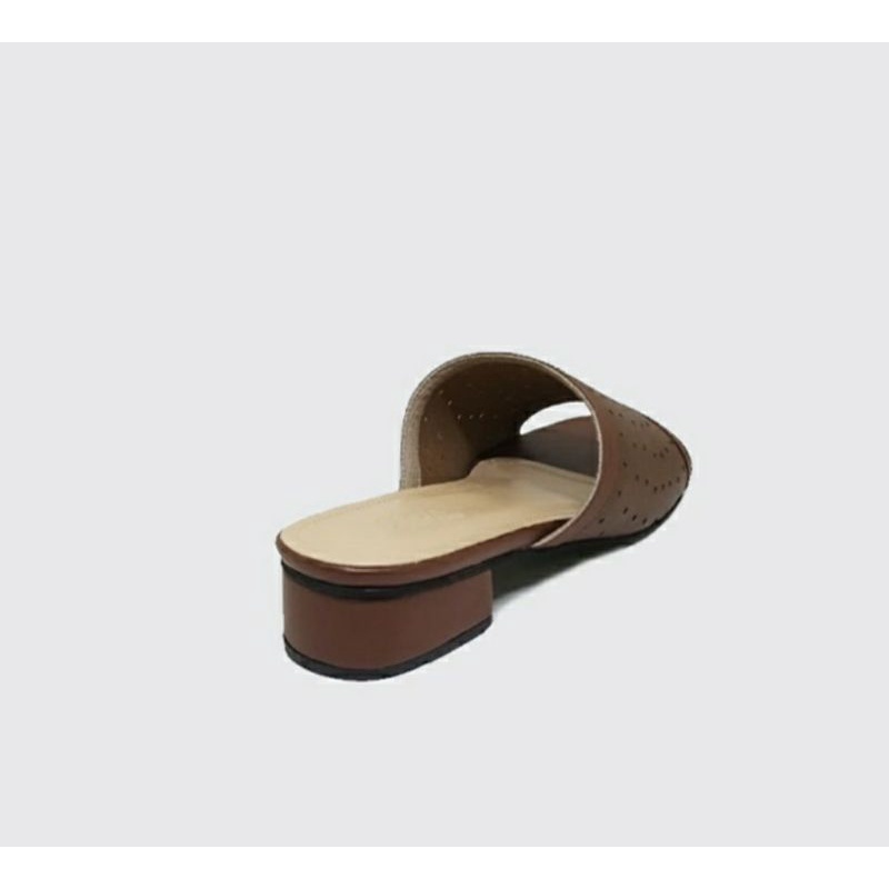 Sandal Wanita Kulit Big Size 41-42-43-44-45 Slop Ibu2 Pengajian Kasual Sendal Heels 3cm Empuk JUMBO Brown, 44