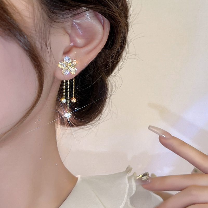 Anting Desain Bunga Aksen Kristal Bahan Zirkon Gaya Vintage Korea Untuk Wanita