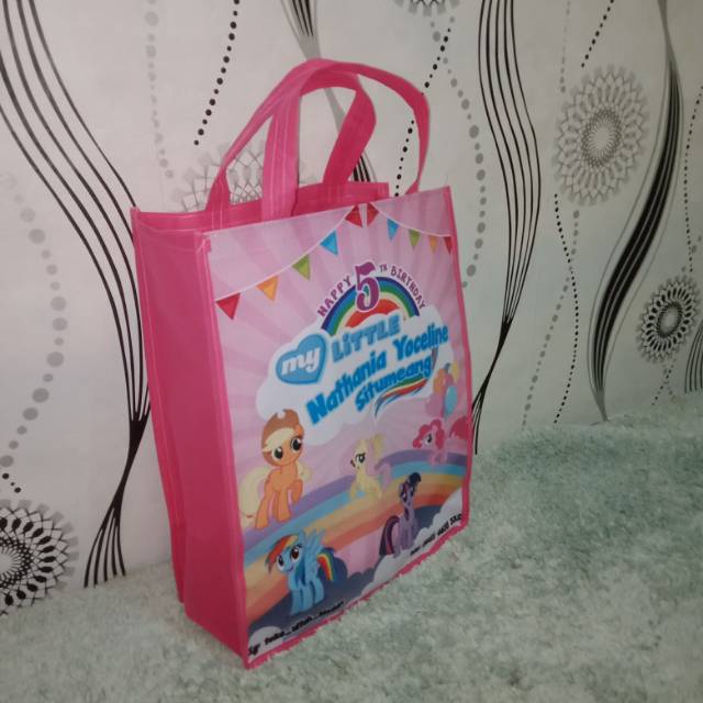 

Tas goodiebag ulang tahun / tas souvernir