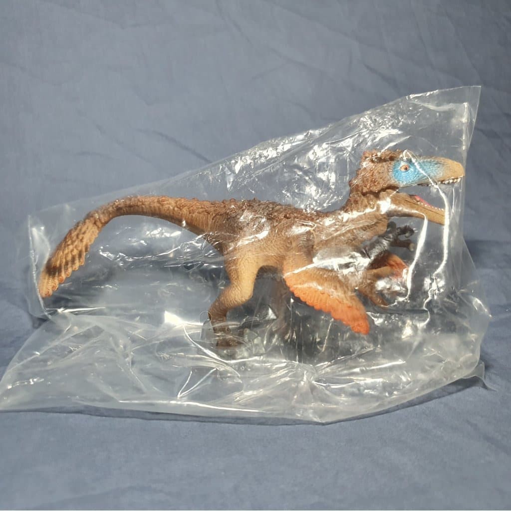 Figure Dinosaurus Utahraptor hard rubber PVC ada artikulasi
