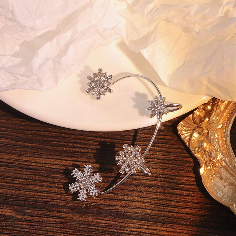 Fancyqube 1pc Anting Klip Desain Snowflake Aksen Kristal Warna Emas Silver Untuk Wanita