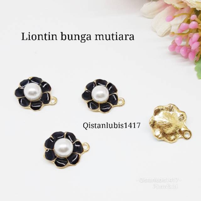 Liontin bunga mutiara