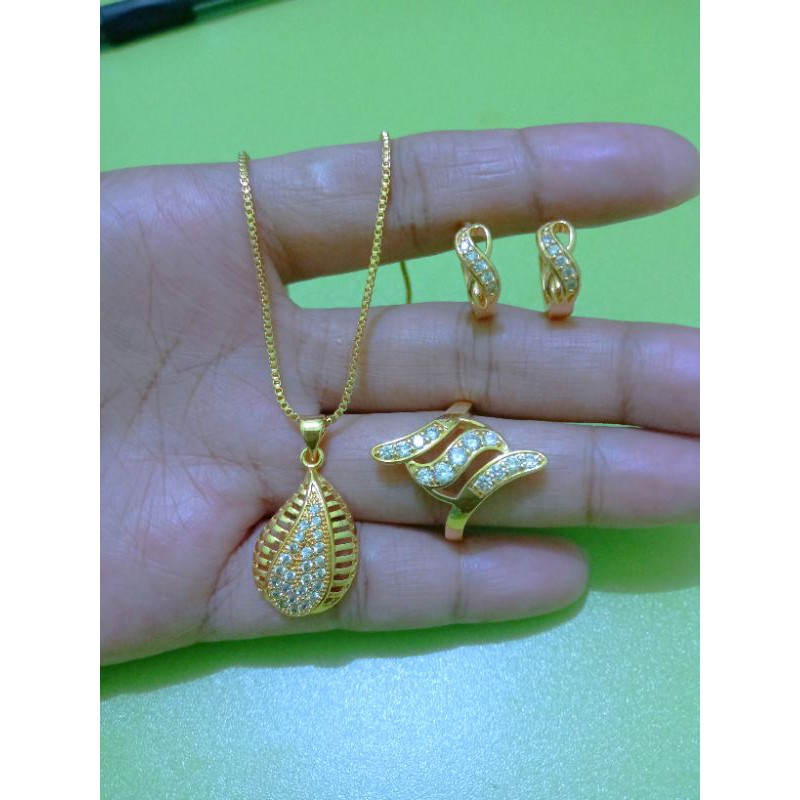 Kalung set wanita motip daun titanium gold 18k