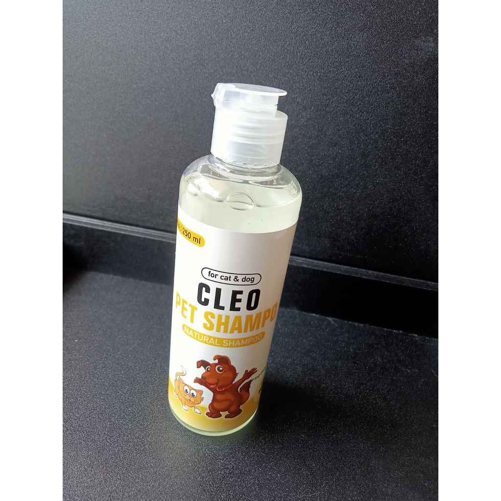 Cleo Natural Shampo Anjing dan Kucing 250 ml