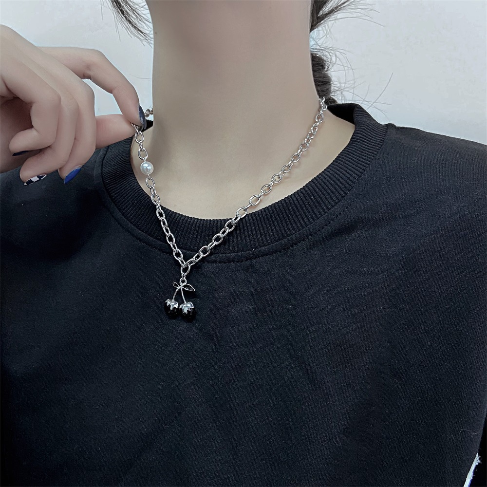 Kalung Rantai Liontin Cherry Hitam Bahan Logam Tebal Gaya Hip Hop Punk Untuk Wanita