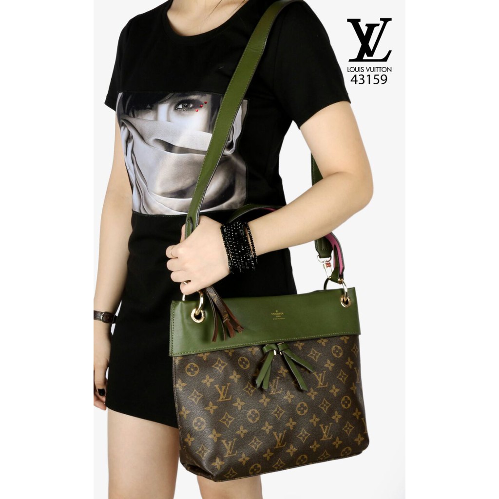 Louis Vuitton Tuileries Besace Handbag