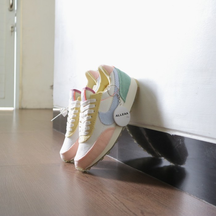 NIKE DAYBREAK PASTEL CORDURAY