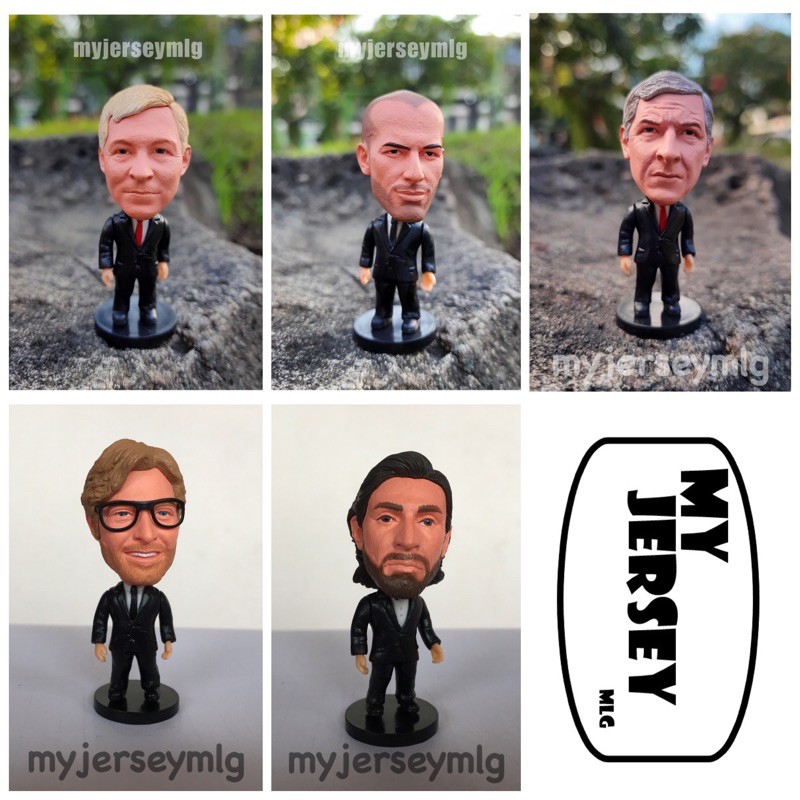 FIGURE MINIATUR PELATIH SEPAK BOLA