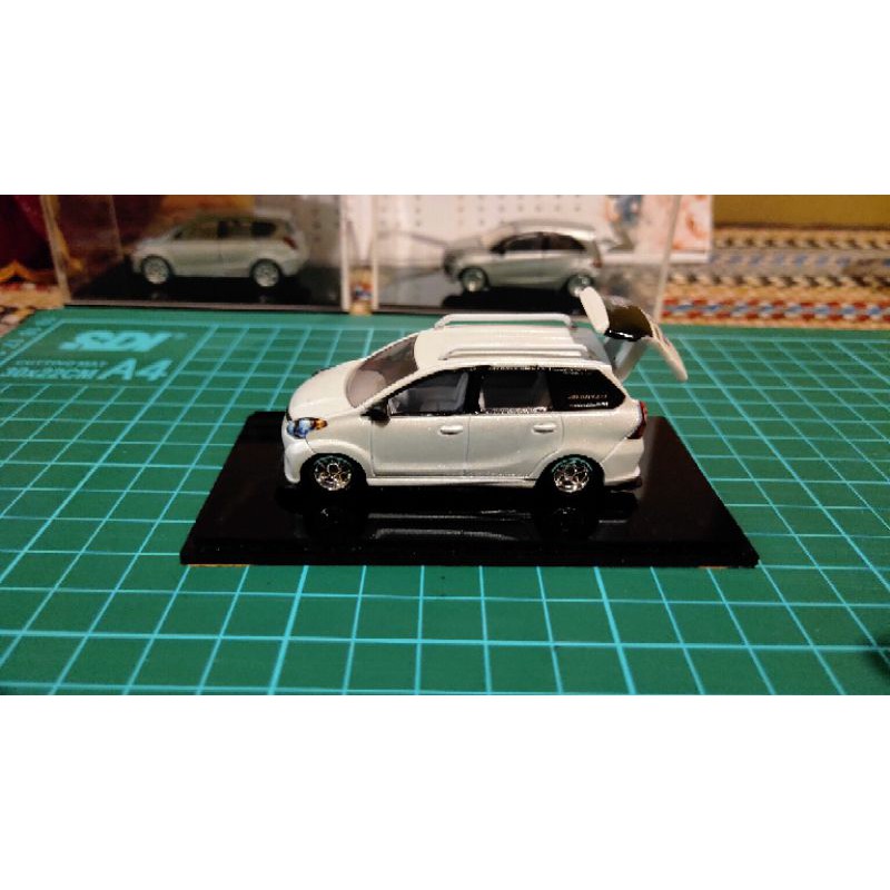 Tomica Avanza Custom Ban Karet