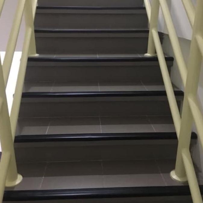 <<<<<] Stepnosing Karet Tangga Anti Slip Tangga