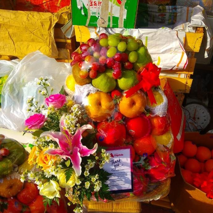 

BISA BAYAR DITEMPAT parcel buah jumbo+ bunga cantik BERKAH