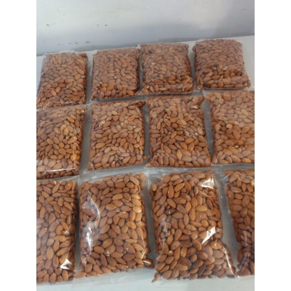 

Kacang Almond