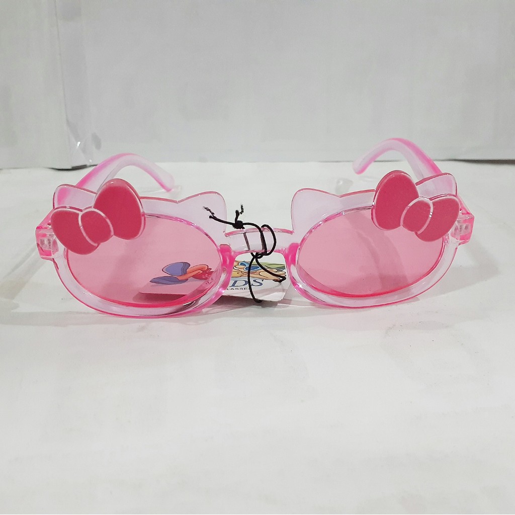 kacamata anak model Hello Kitty murah fashion bagus helo kity kucing lucu saat di foto studio atau liburan-4