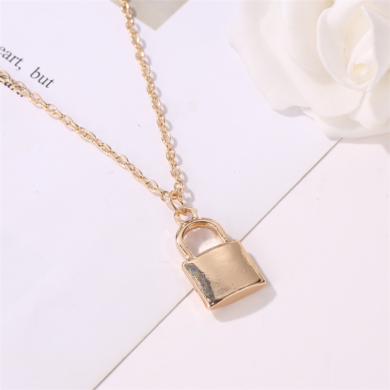 Hip Hop Lock Pendant Necklace for Women Bohemian Vintage Clavicle Chain Jewelry Accessories