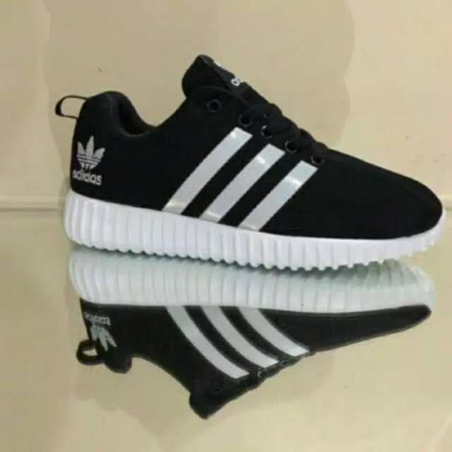 SEPATU ADIDAS YEEZY STRIP PUTIH CEWEK COWOK TERMURAH