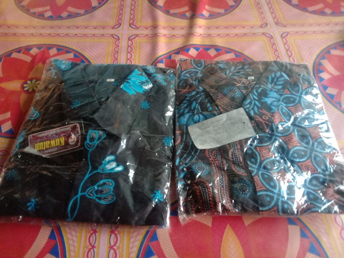 Kemeja /hem Batik Pria Lengan Pendek Motif Bunga Sakura Biru