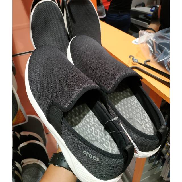  Sepatu  Crocs  LiteRide Mesh Slip On Original Man Black 