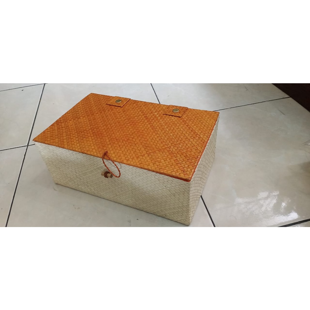 

Keysya Handycraft Box parcel Model Kotak Peti Pandan Anyam Asli Tasikmalaya