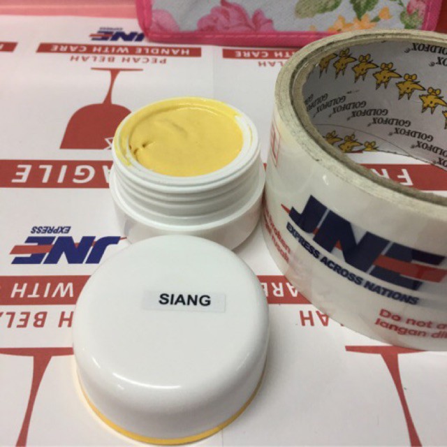 Cream siang Krim siang krim pemutih wajah krim penghilang jerawat Cream Siang Hn 15gr