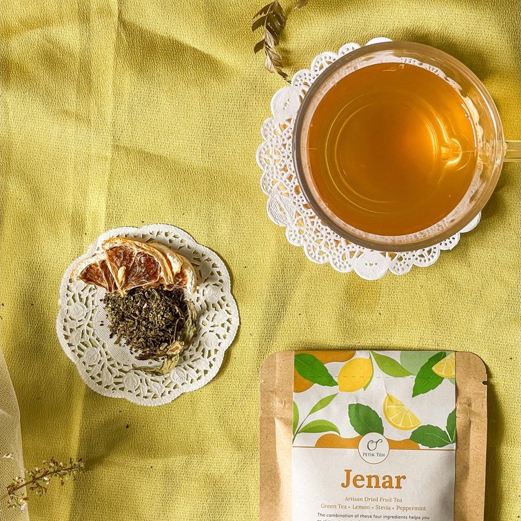 

Jenar Tea | Teh Hijau, Lemon Kering, Pappermint, Daun Stevia | Teh Buah Seduh | Tea Blend | Kraft Paper, Toples, Tea Bags