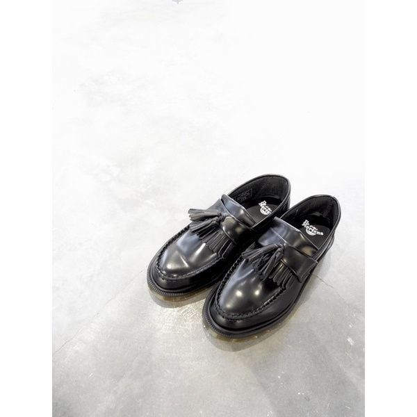 Sepatu Dr. Martens Adrian Tassel Black Polish