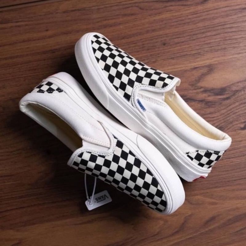 Paket 100% Import Sepatu Vans Slip On Mono Checkerboard  + Kaos Kaki  / Vans Slip-On Checkerboard Black-White OG / Vans Slip On Catur OG Terlaris Premium Hight Quality/ Vans Checkerboard Premium