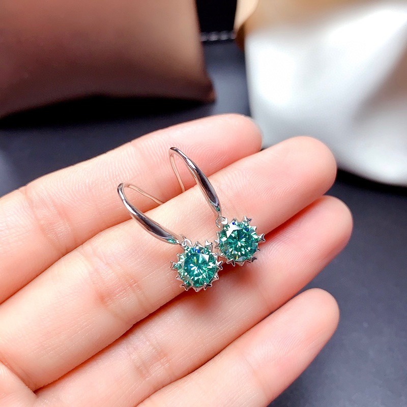 New Fashion Luxury Green Moissanite Sterling Silver Needle Stud Earrings