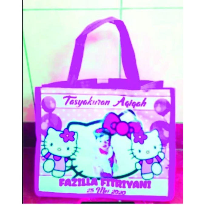 

Tas Ultah Custom UK 26 X 20 X 20 ( p x l x t )