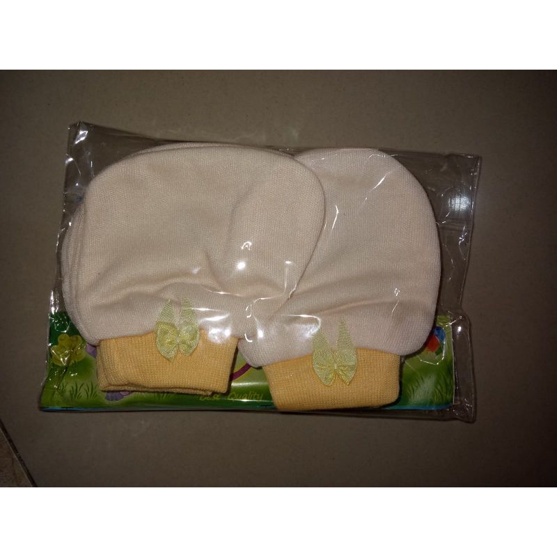 set sarung tangan dan. sarung kaki bayi