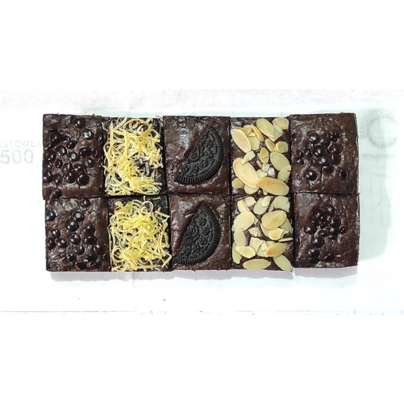 (PAKET) Fudgy Brownies Chrunchy 20 x 10 cm by naq brownie