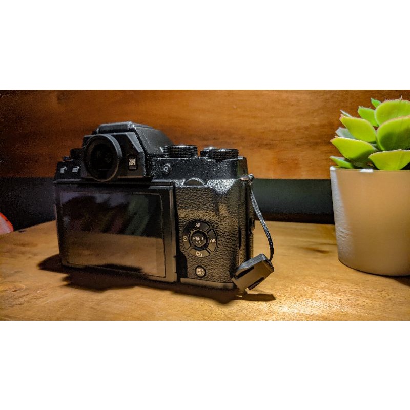 FUJIFILM XT100 BEKAS PEMAKAIAN PRIBADI LIKE NEW | BUKAN XT1 XT2 XT20 XT30 XT 3 XT 10