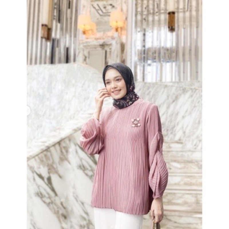 pleats blouse vanilla hijab