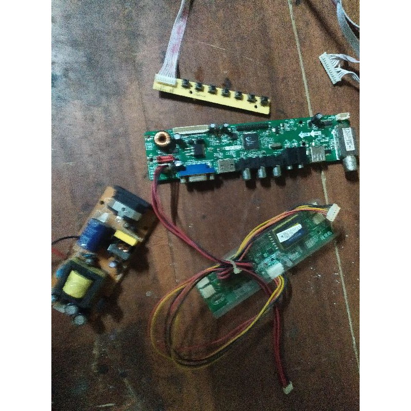 mb + inventer + psu + tombol dan sensor tv lcd cina universal ( ori cabutan unit )