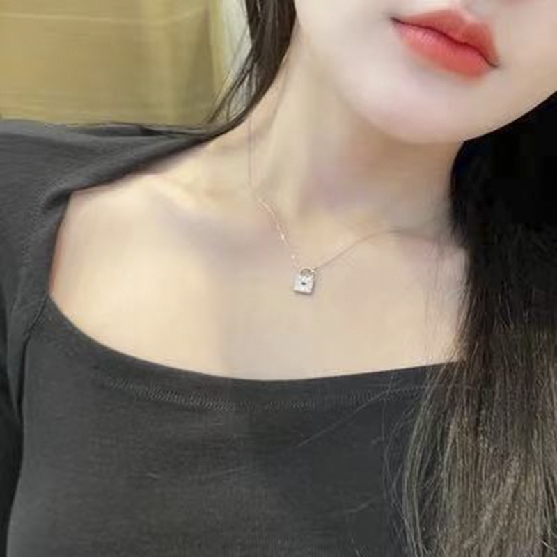 Kalung Rantai Liontin Gembok Bahan Alloy Hias Berlian Imitasi Untuk Wanita