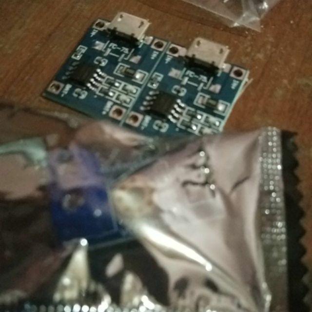 Blok Bangunan Elektronik Dengan Sensor Voltase