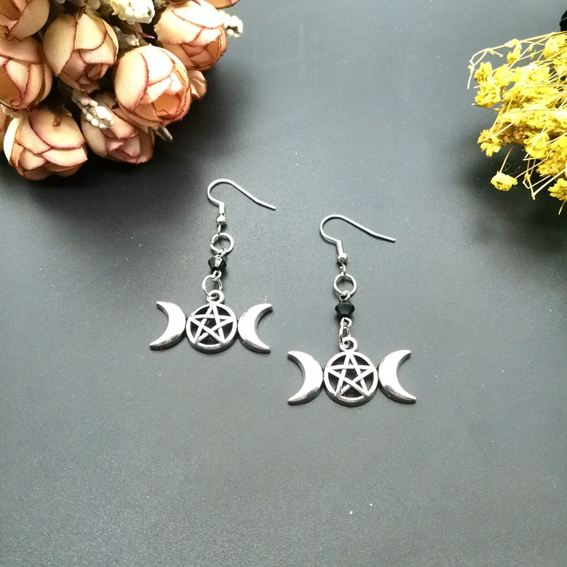 Anting Tusuk Gantung Wanita Desain Bulan Sabit Gaya Gothic Untuk Hadiah