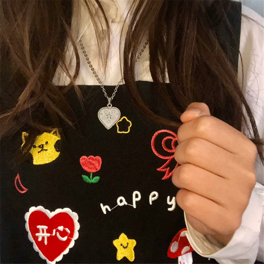 【COD Tangding】Cool Girl Love Heart Shape Flower Pendant Clavicle Choker Necklace Accessories