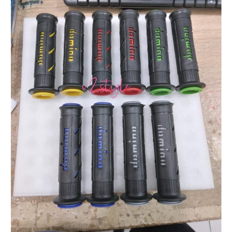 Handgrip Handfat Grip Domino Sisik Garis Set Kiri Kanan Universal Empuk Silicon karet Nmax Pcx Beat Vario Scoopy Revo Supra Sonic Mio Xeon Jupiter Maxi Lexi Aerox Xride Fino Soul Freego  R25 KLX Crf Trail Genio Cros Vixion Byson Forza Scorpio Cb150r Megap