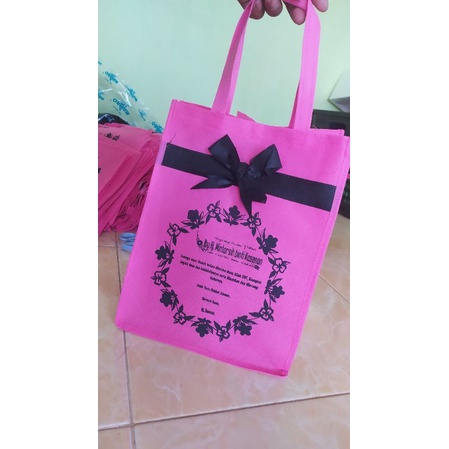 

tas hajatan kombinasi uk box 20x20 pink pita hitam