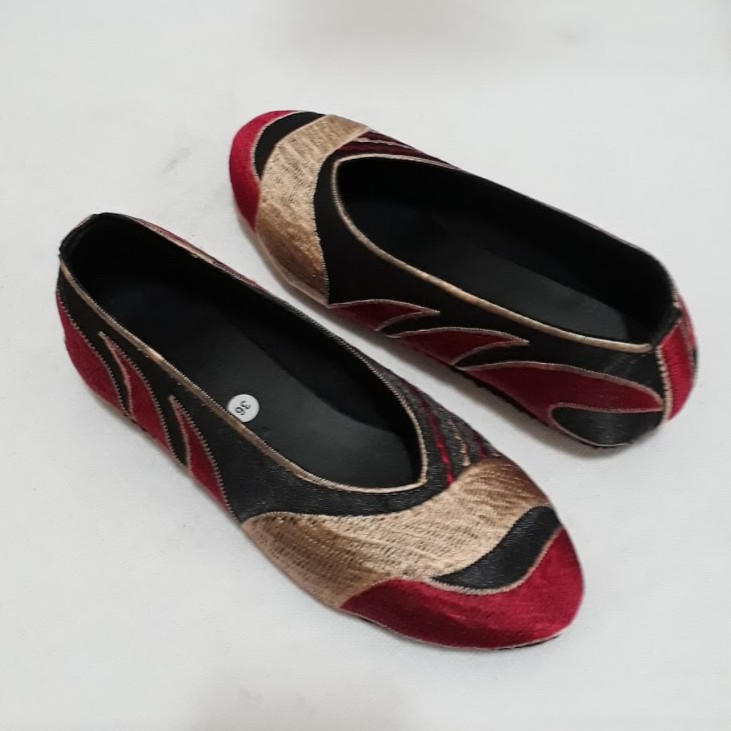 etnik fashion sepatu wanita flat slip on bordir ombak merah