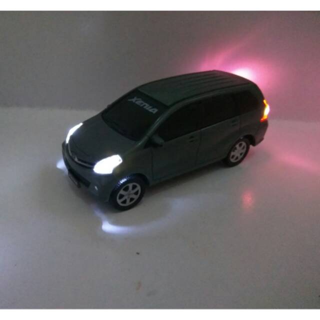 Miniatur Mobil Daihatsu xenia Abu