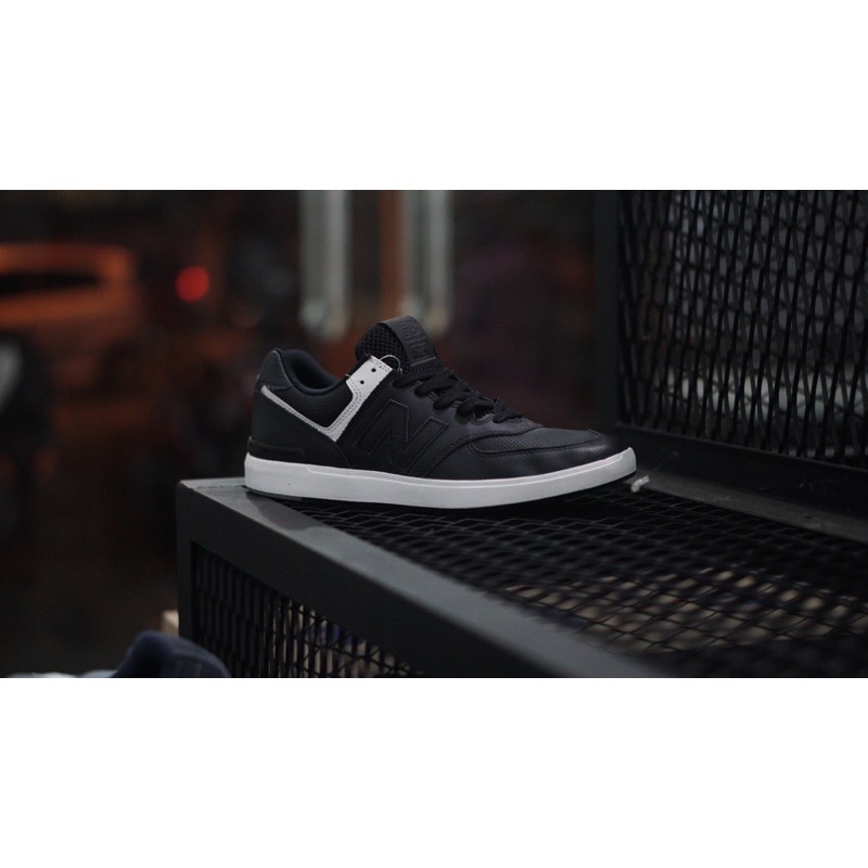 SEPATU NEW BALANCE AM574PBG BLACK AND WHITE