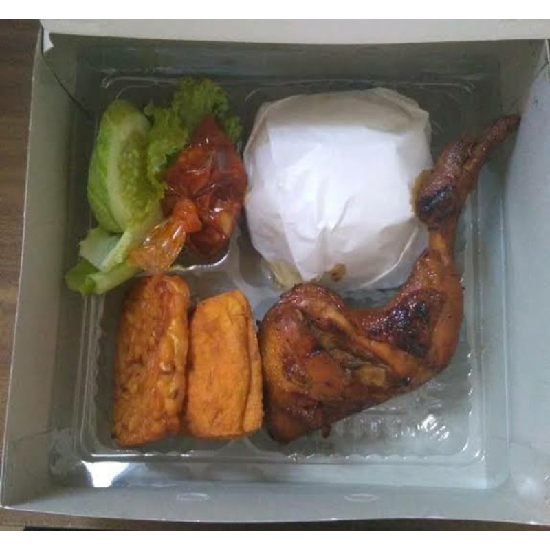 

Nasi Box Ayam Bakar / Ayam Goreng