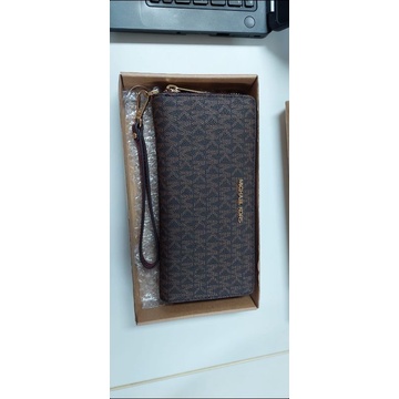 Michael Kors Jet Set Travel Wallet